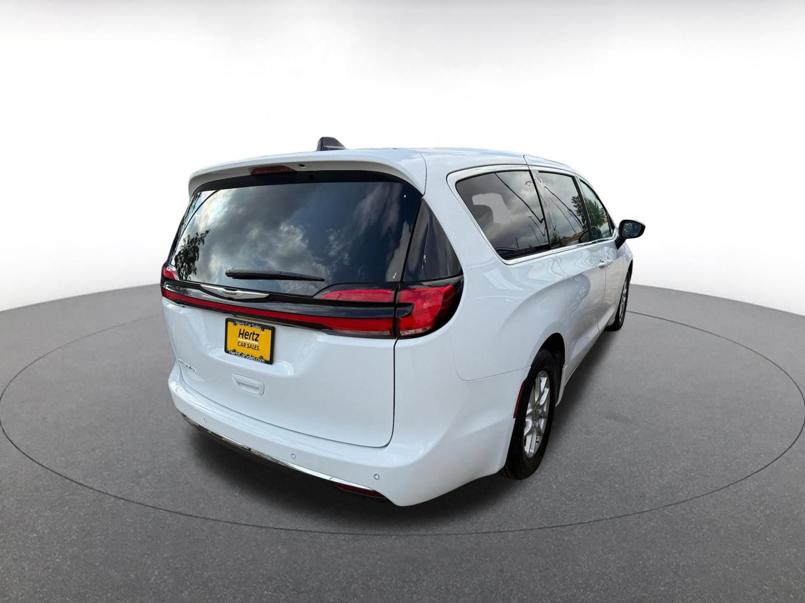 Thumbnail: 2024 Chrysler Pacifica - 5