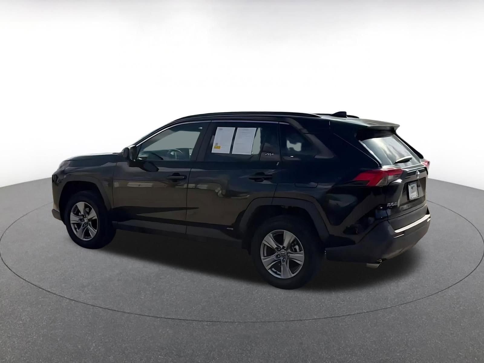 Thumbnail: 2025 Toyota RAV4 - 10