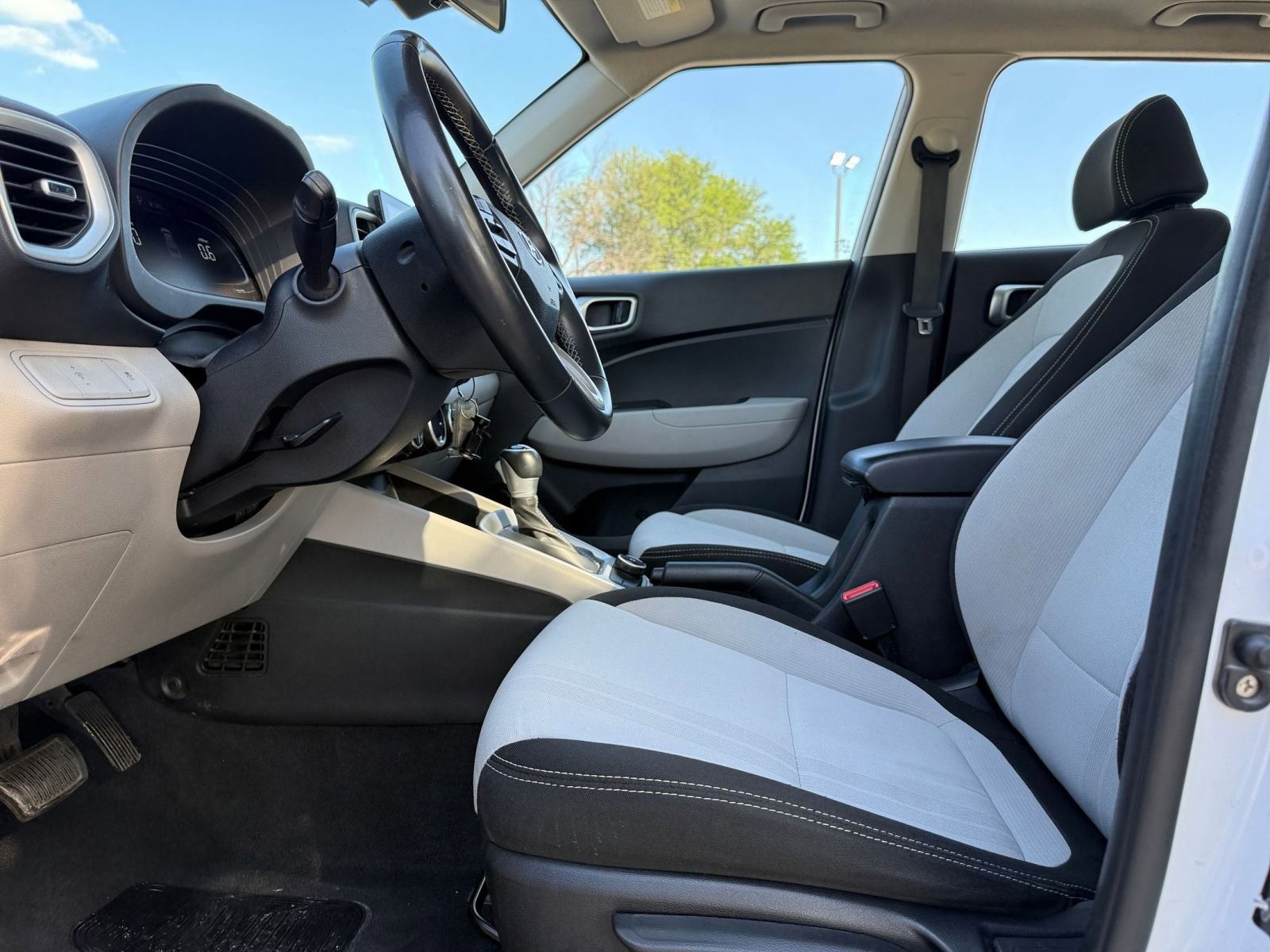 Thumbnail: 2023 Hyundai Venue - 27