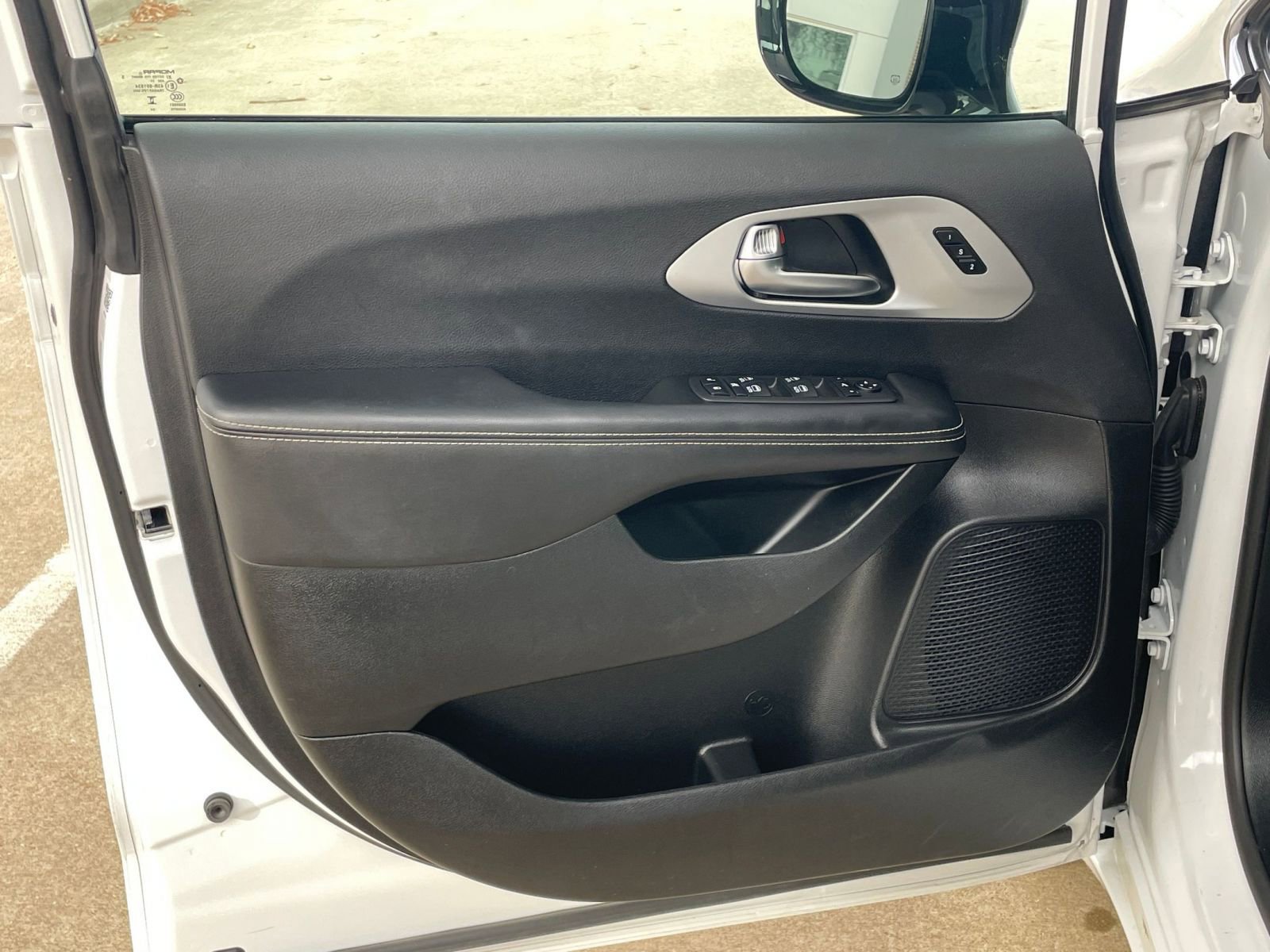 Thumbnail: 2025 Chrysler Pacifica - 20