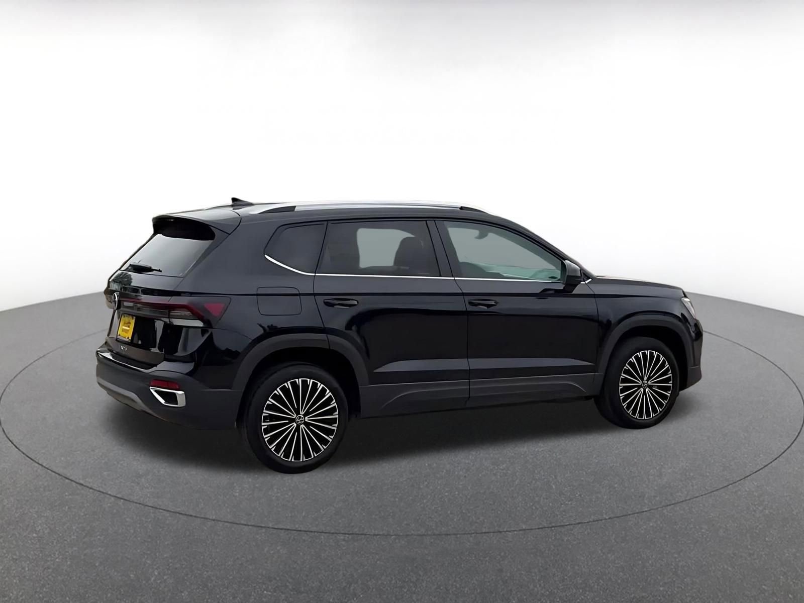 Thumbnail: 2025 Volkswagen Taos - 15