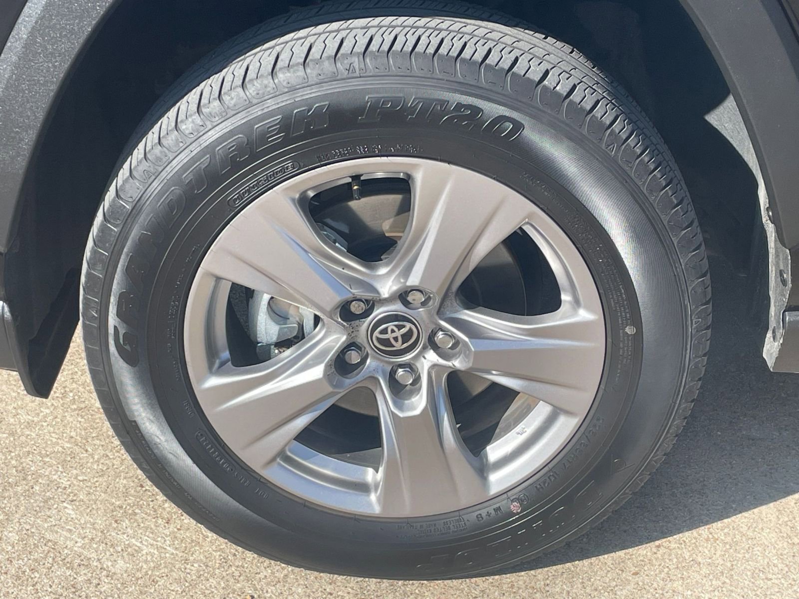 Thumbnail: 2025 Toyota RAV4 - 32