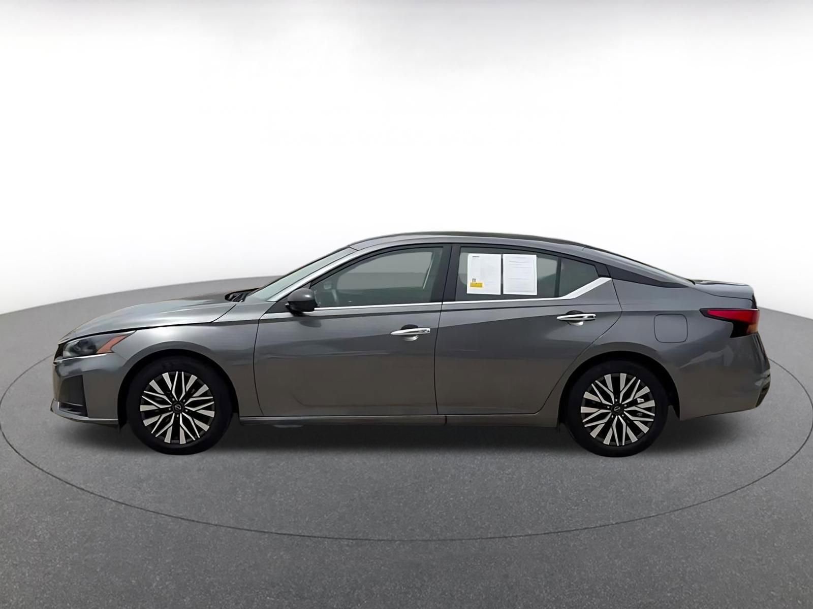 Thumbnail: 2025 Nissan Altima - 9