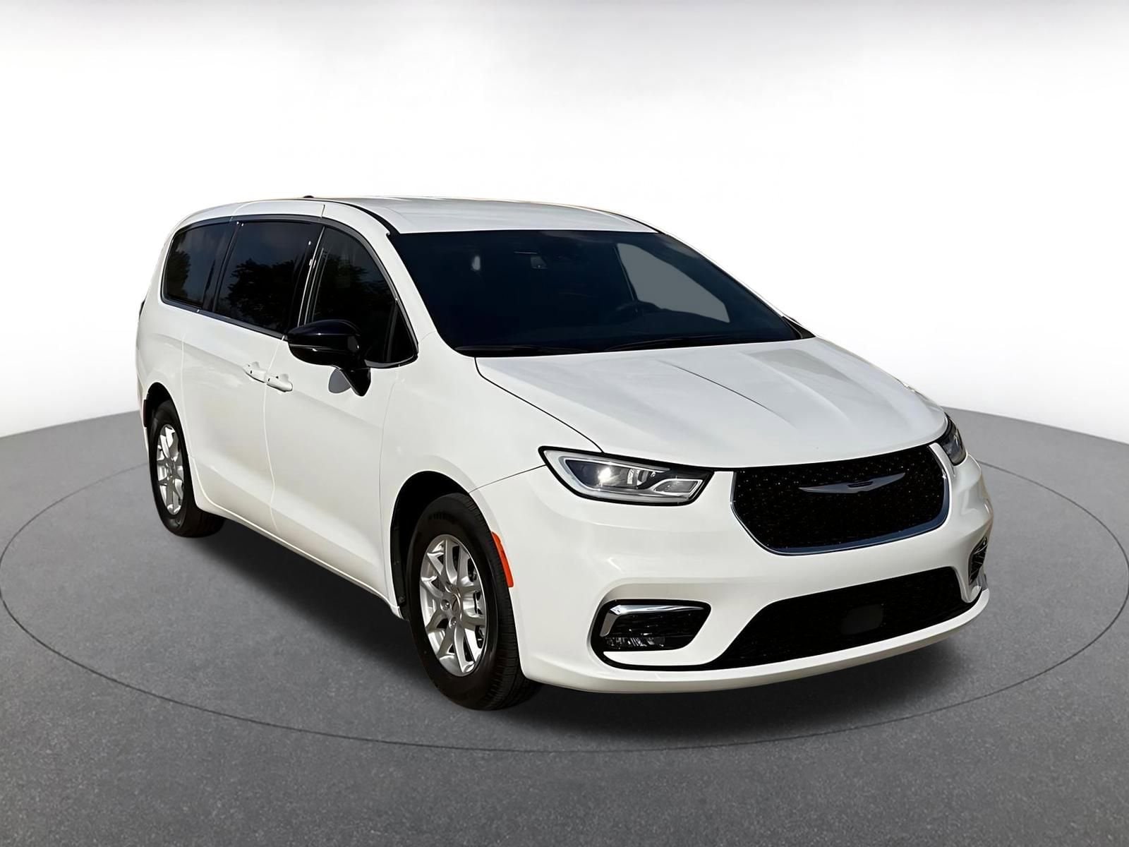 Thumbnail: 2025 Chrysler Pacifica - 1