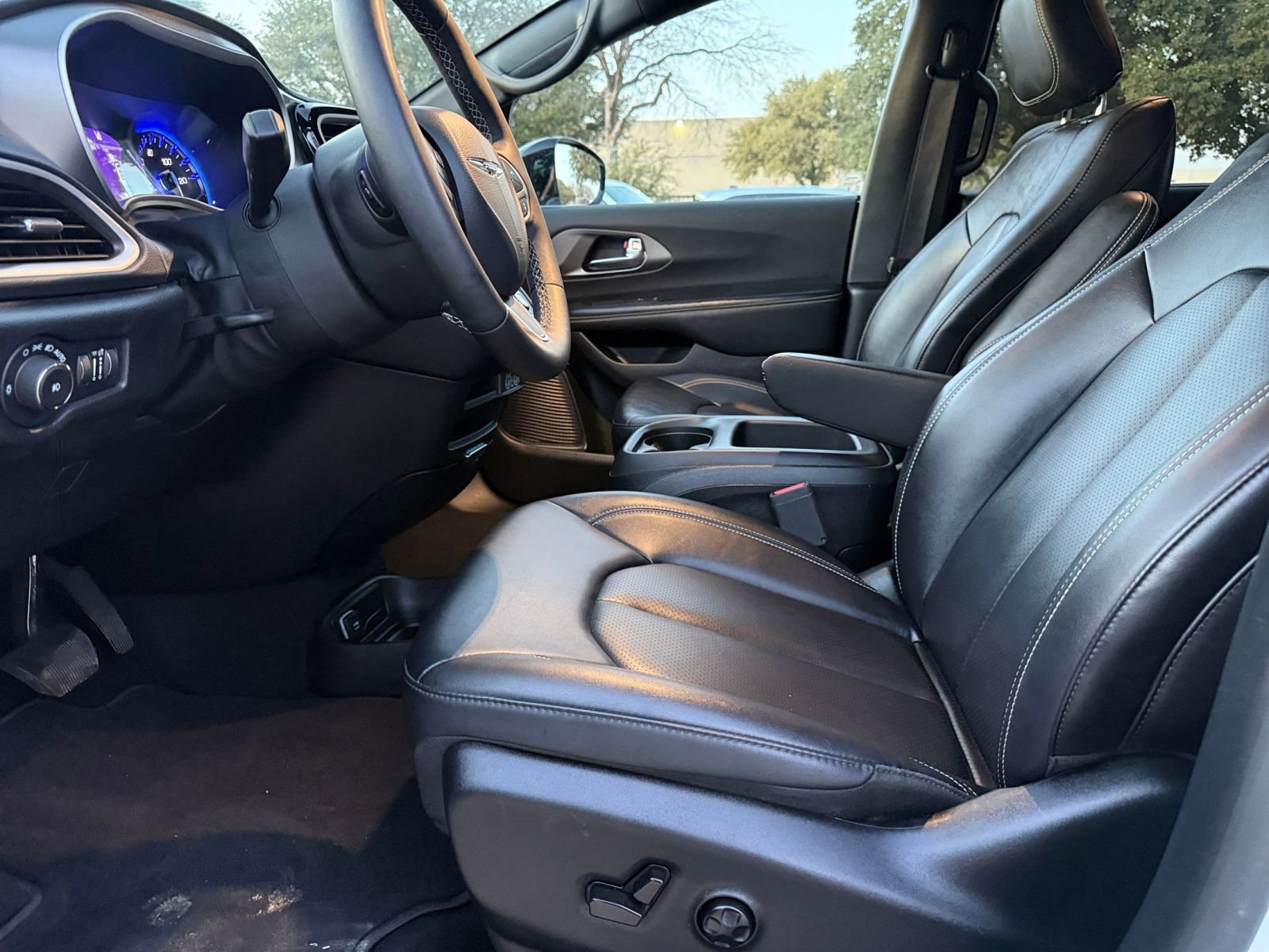 Thumbnail: 2025 Chrysler Pacifica - 29