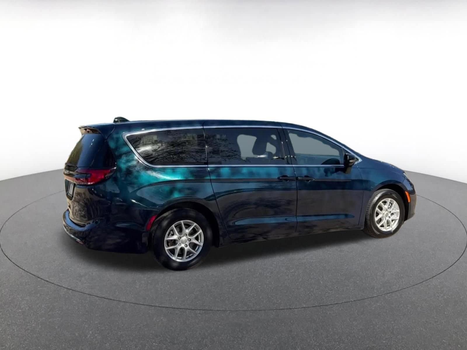 Thumbnail: 2025 Chrysler Pacifica - 14