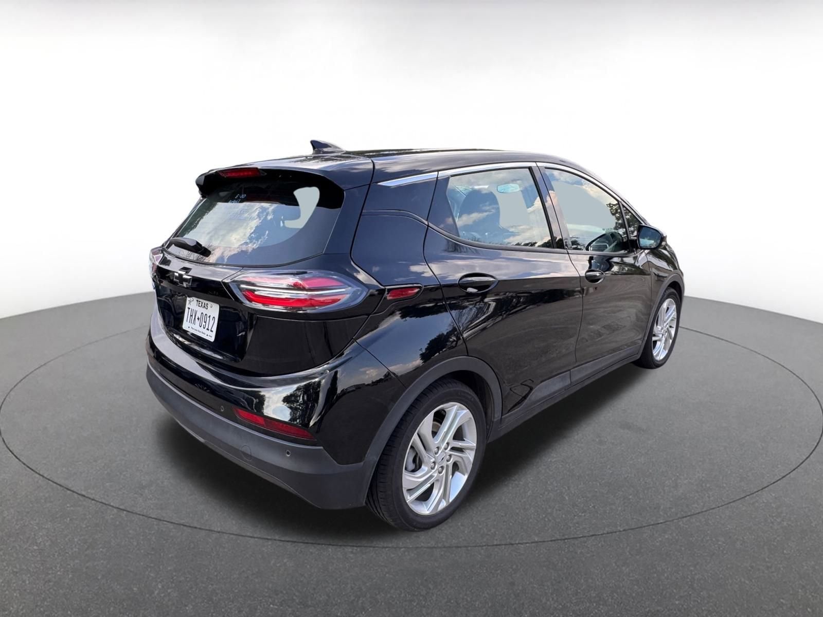 Thumbnail: 2023 Chevrolet Bolt EV - 4