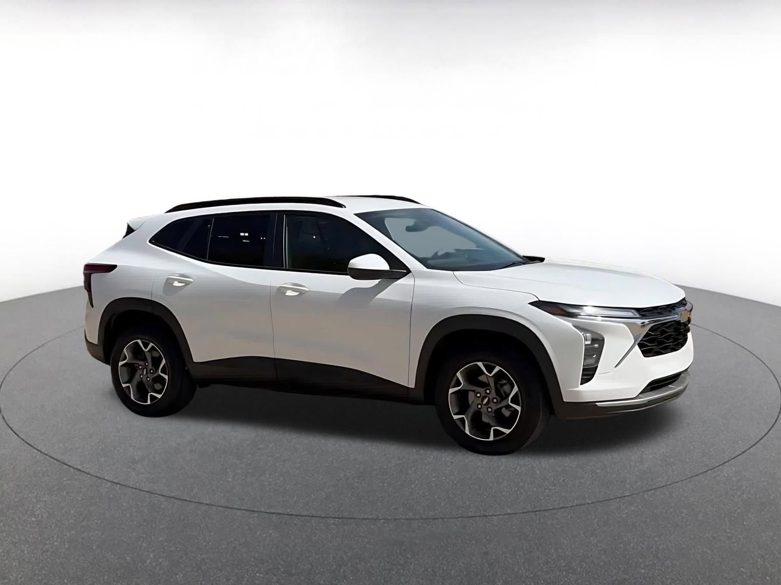 Thumbnail: 2025 Chevrolet Trax - 2