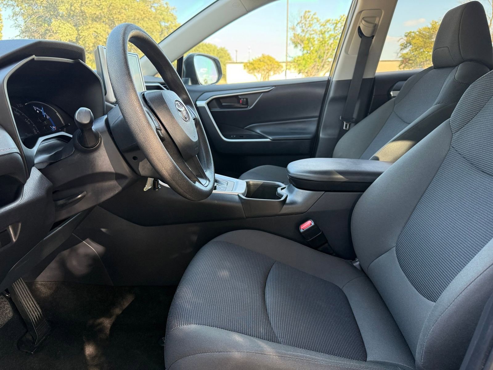 Thumbnail: 2025 Toyota RAV4 - 27