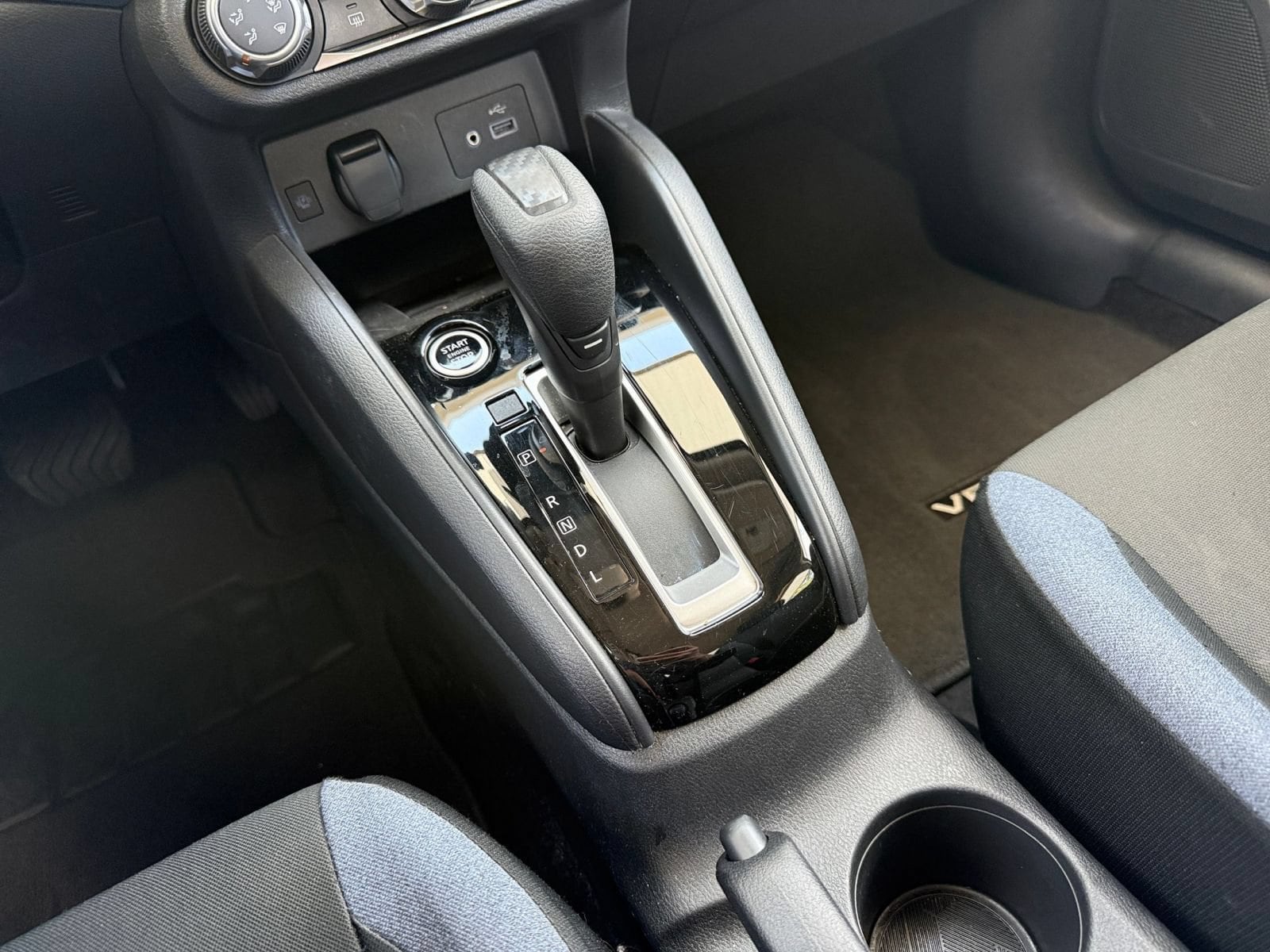 2025 Nissan Versa Sedan SV - Photo 36