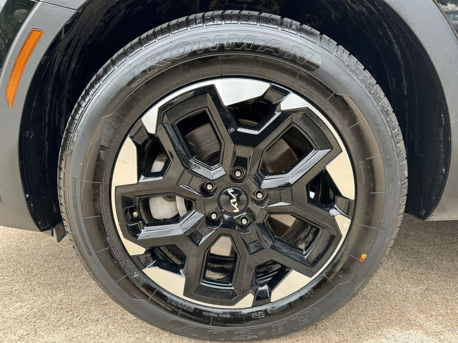2024 Kia Sorento S 30