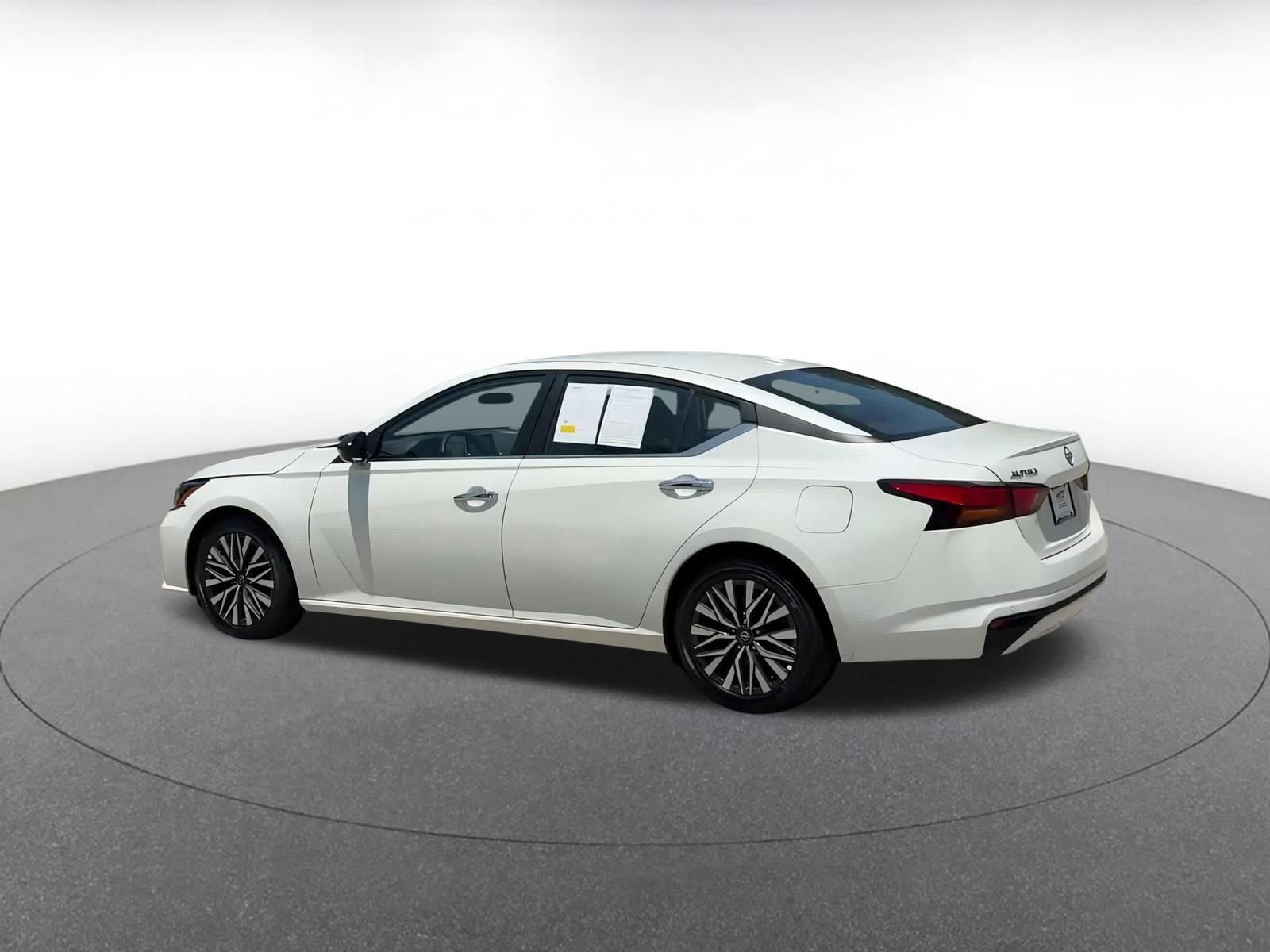 2024 Nissan Altima SV 10
