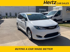 2020 Chrysler Pacifica Touring -
                Bedford, TX