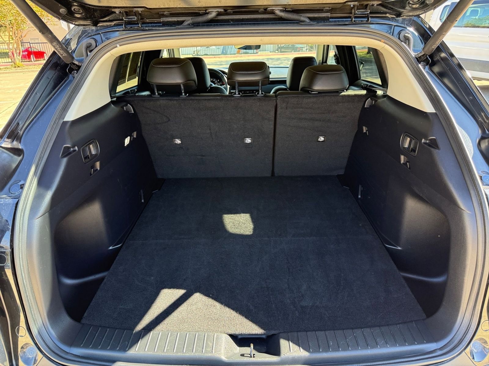 Thumbnail: 2025 Mazda CX-50 - 31