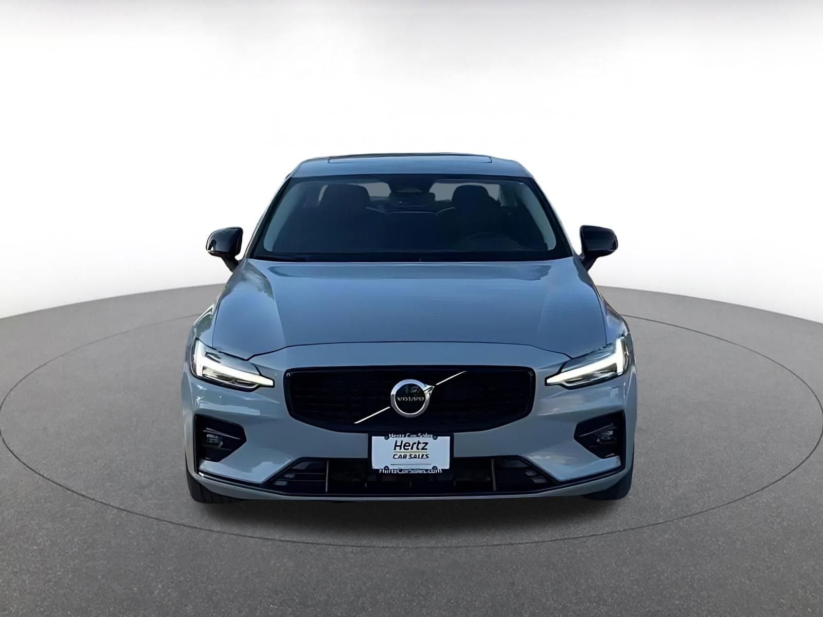 Thumbnail: 2025 Volvo S60 - 4
