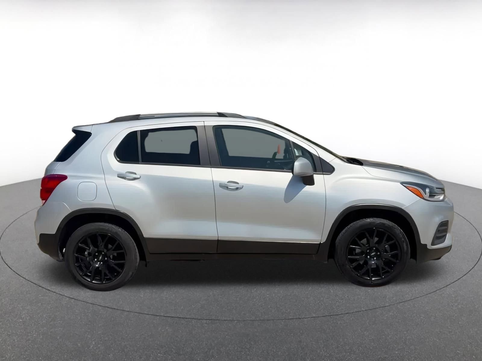 Thumbnail: 2022 Chevrolet Trax - 16