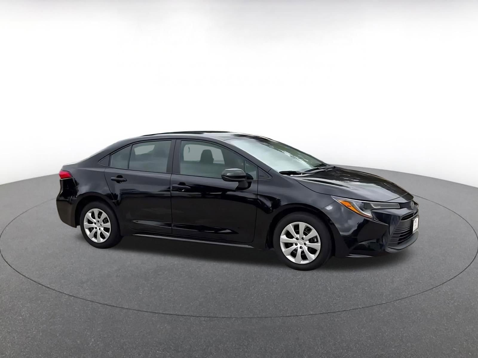 Thumbnail: 2025 Toyota Corolla - 2