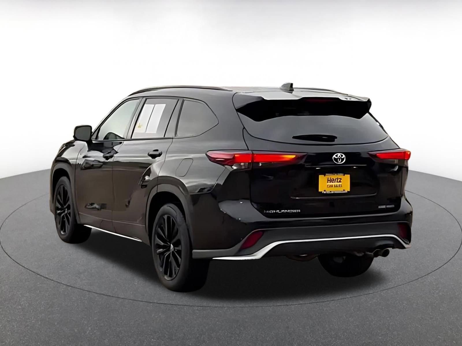 Thumbnail: 2025 Toyota Highlander - 11