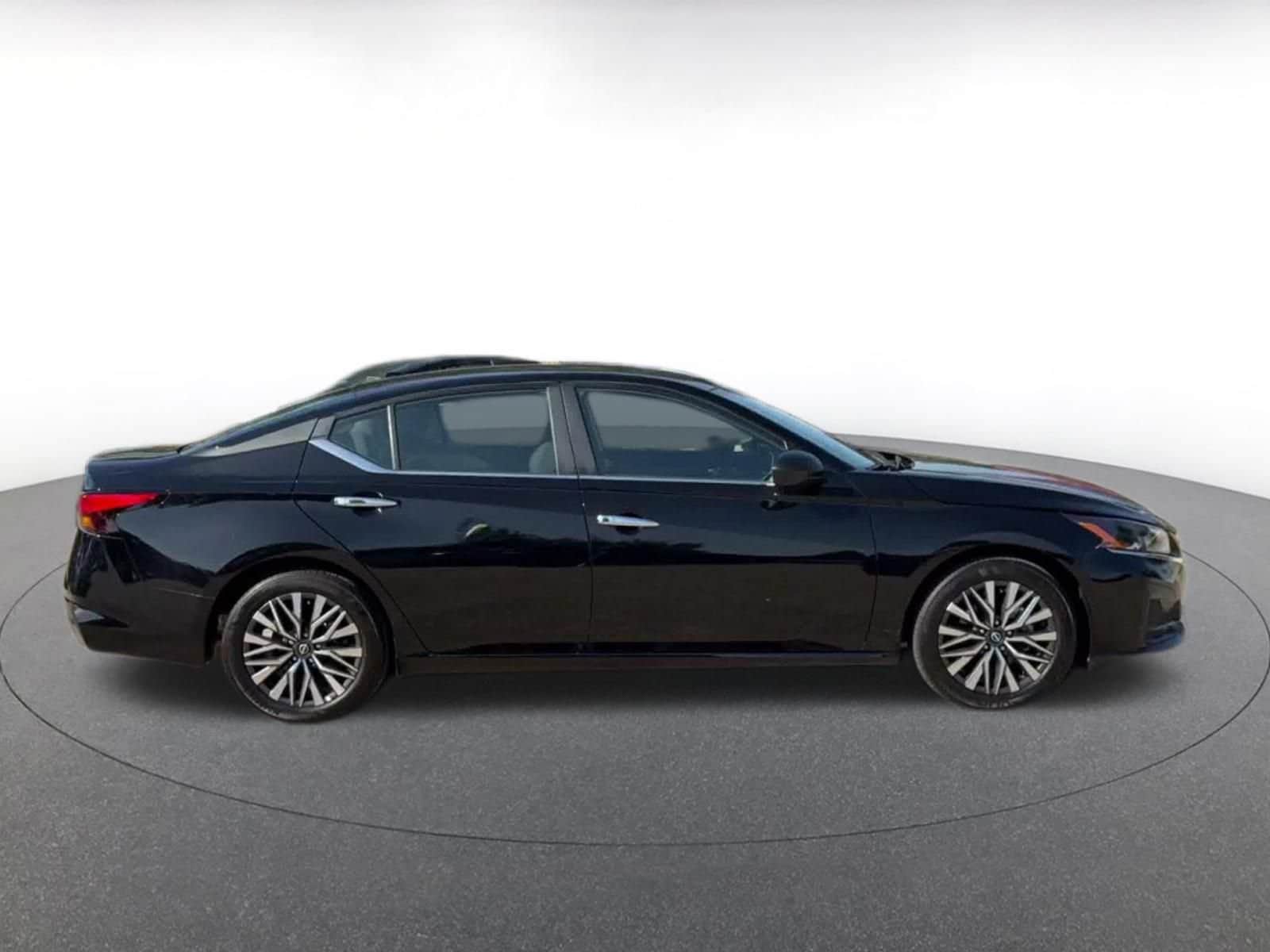 Thumbnail: 2025 Nissan Altima - 16