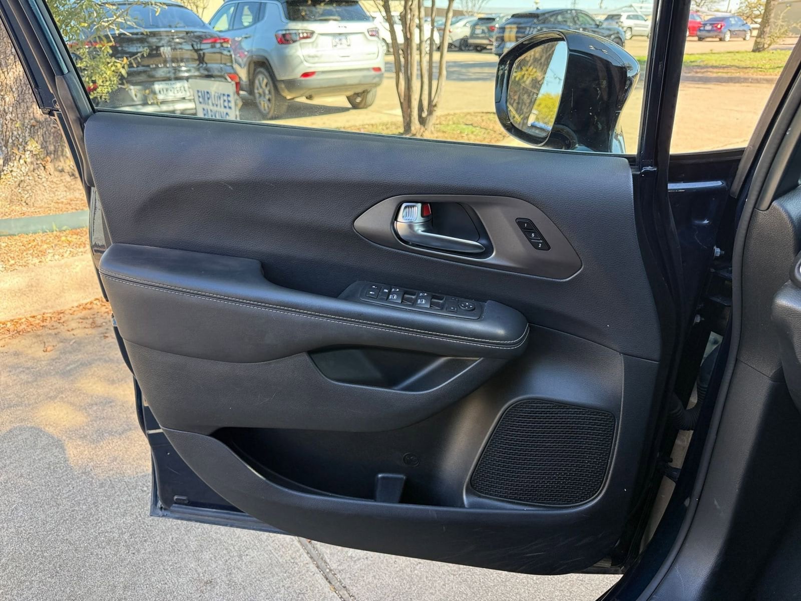 Thumbnail: 2025 Chrysler Pacifica - 18