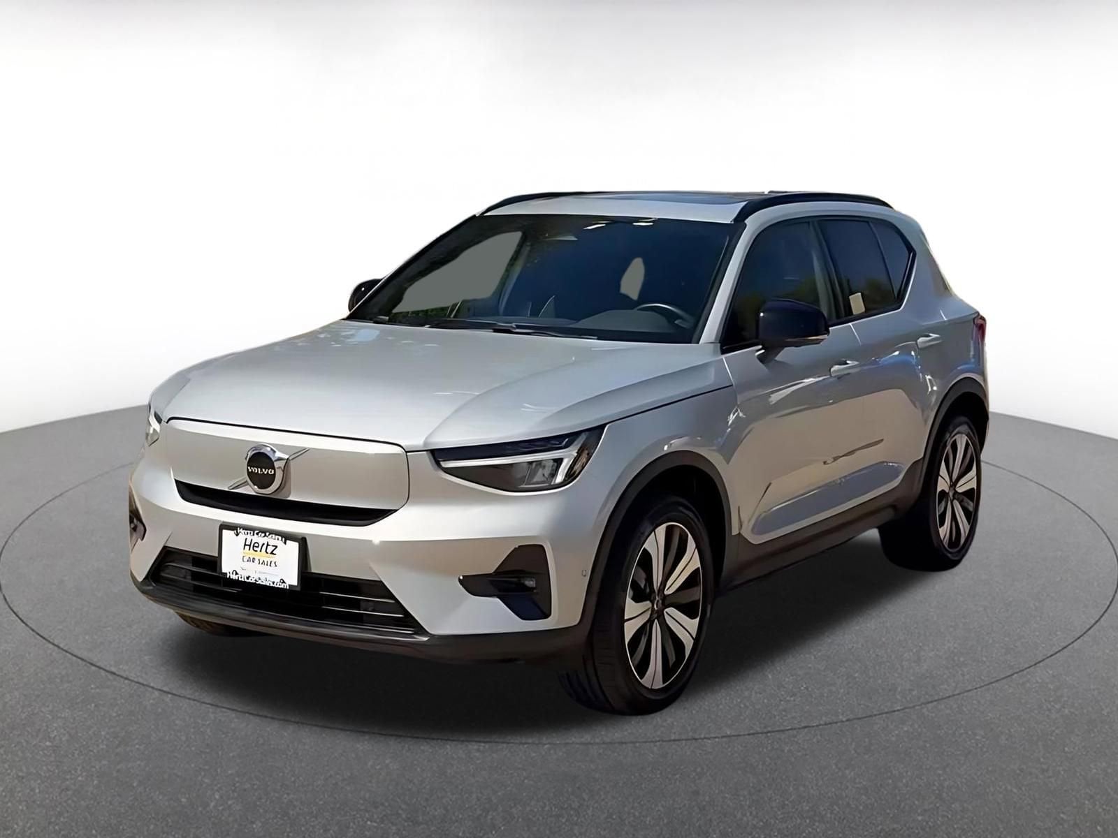 Thumbnail: 2023 Volvo XC40 - 7