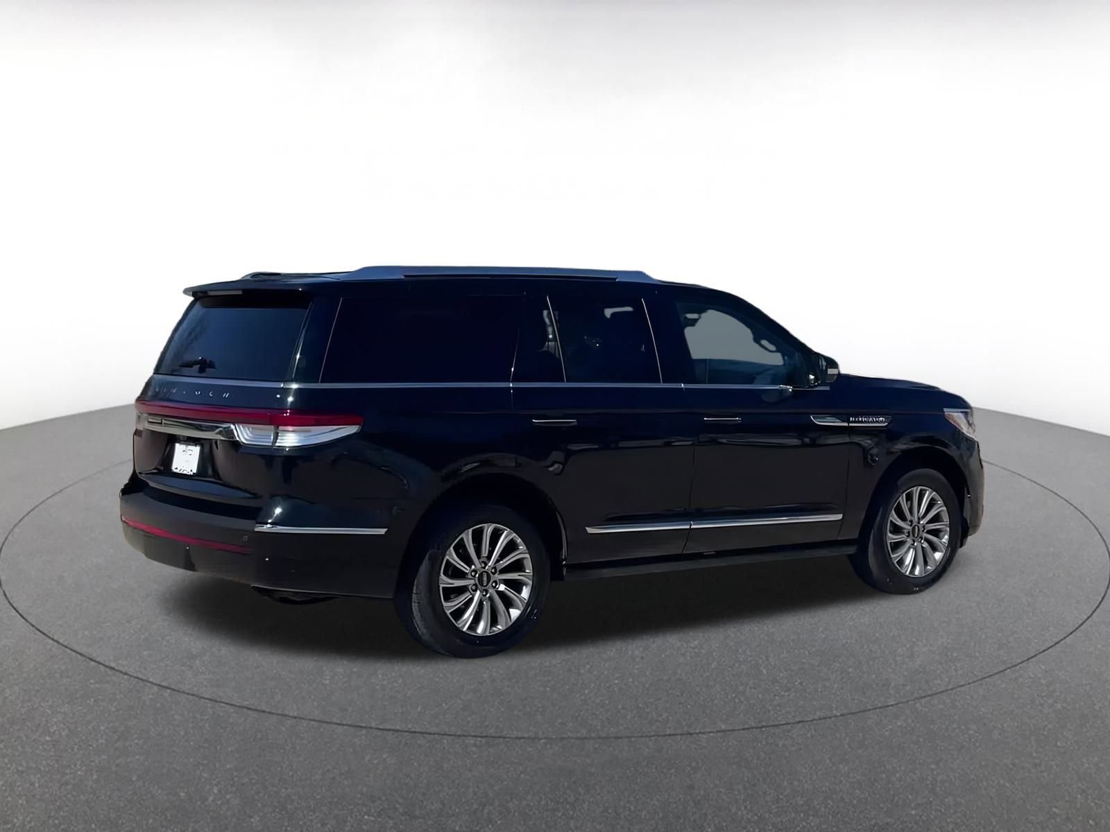 Thumbnail: 2024 Lincoln Navigator - 15