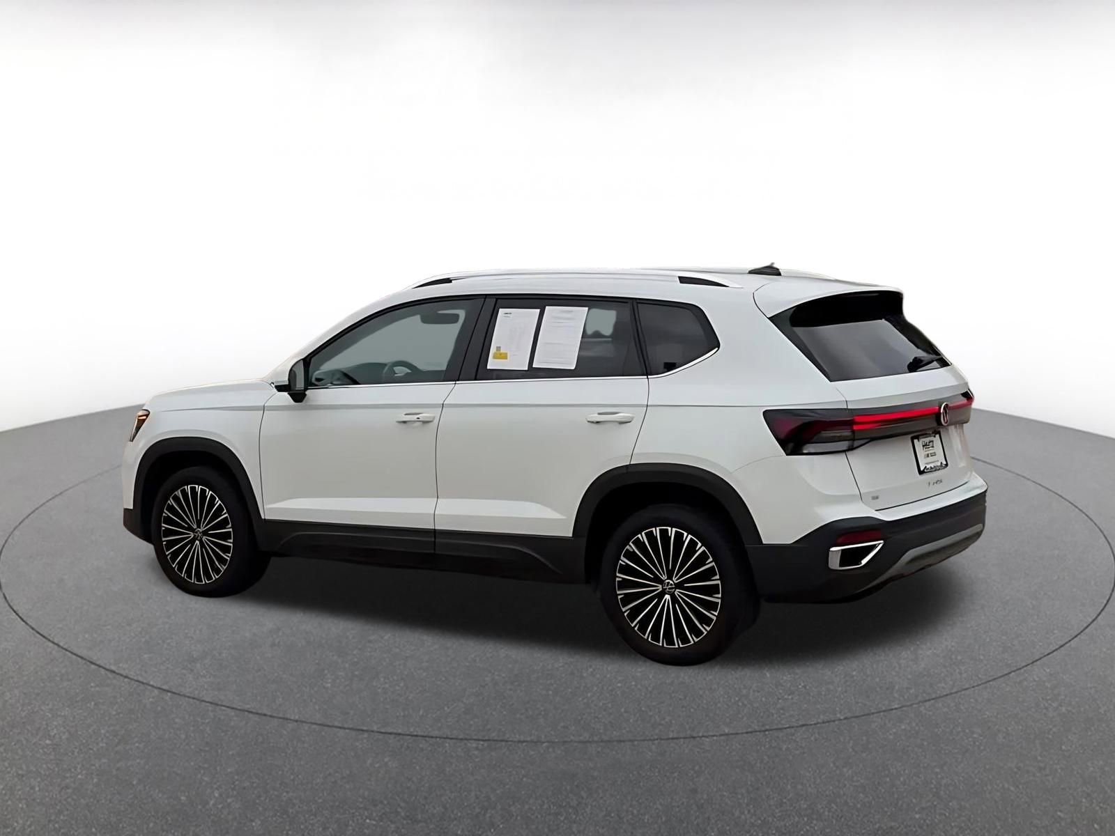 Thumbnail: 2025 Volkswagen Taos - 10