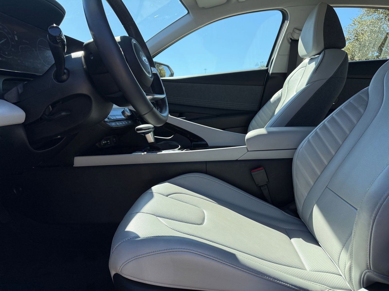 Thumbnail: 2025 Hyundai Elantra - 27