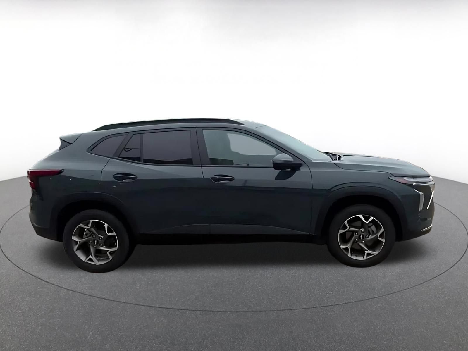Thumbnail: 2025 Chevrolet Trax - 16