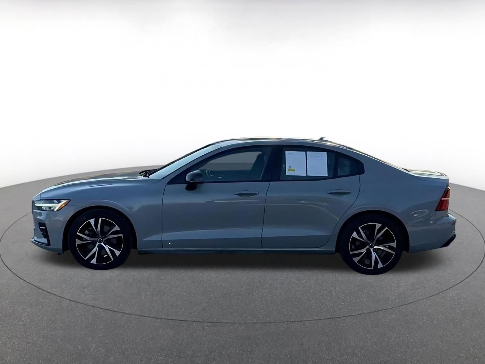 Thumbnail: 2025 Volvo S60 - 9