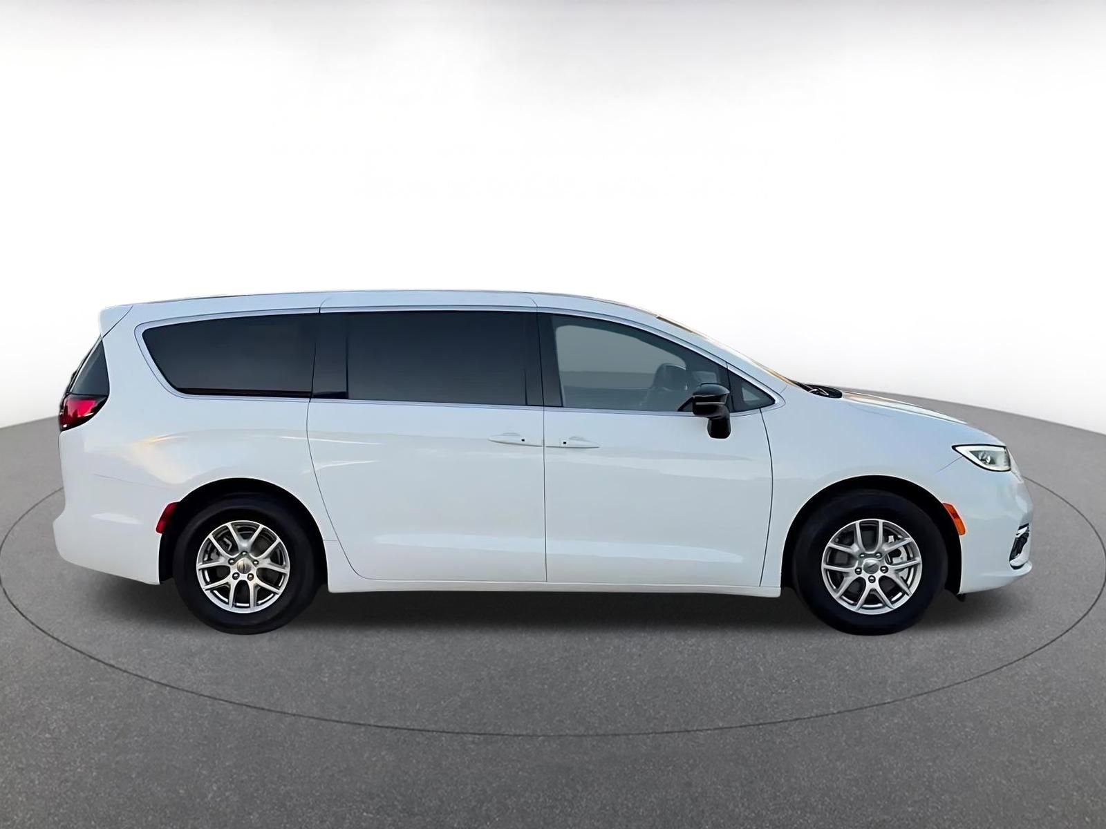 Thumbnail: 2025 Chrysler Pacifica - 16