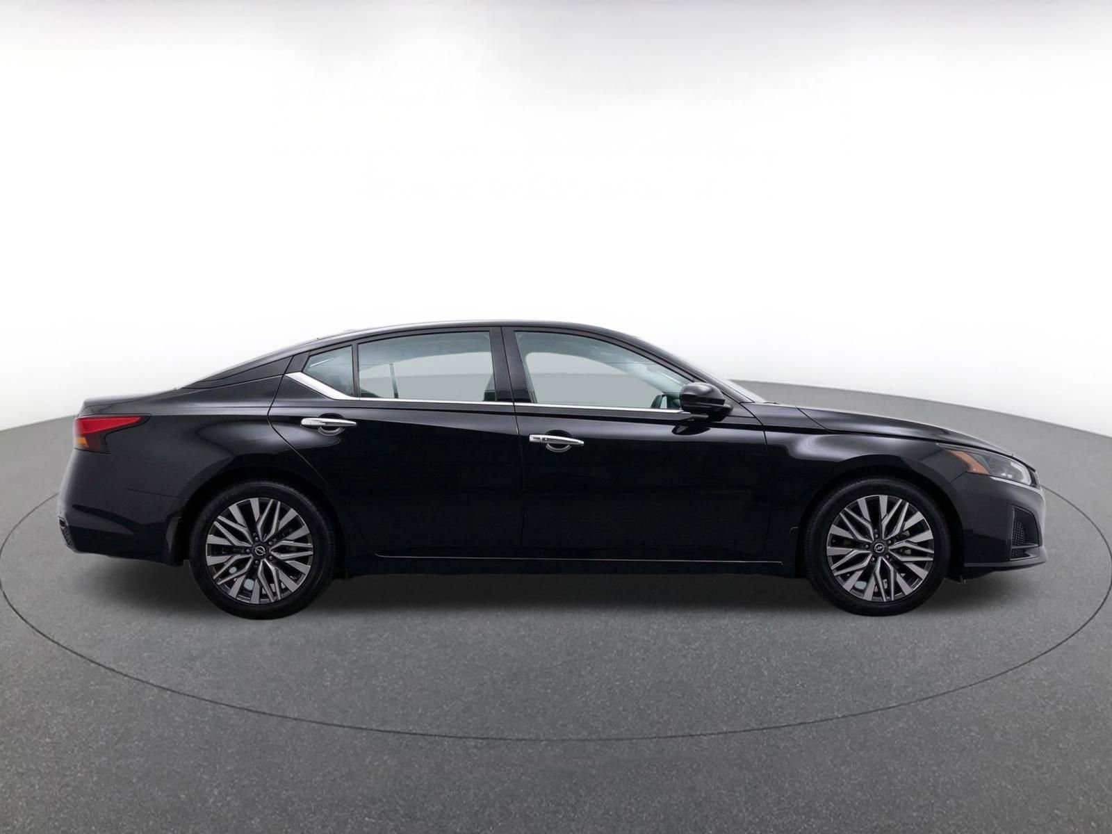 Thumbnail: 2025 Nissan Altima - 10