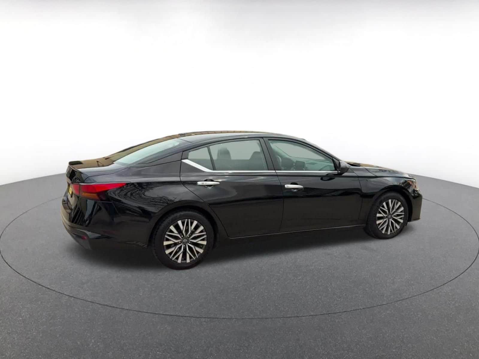 Thumbnail: 2025 Nissan Altima - 14