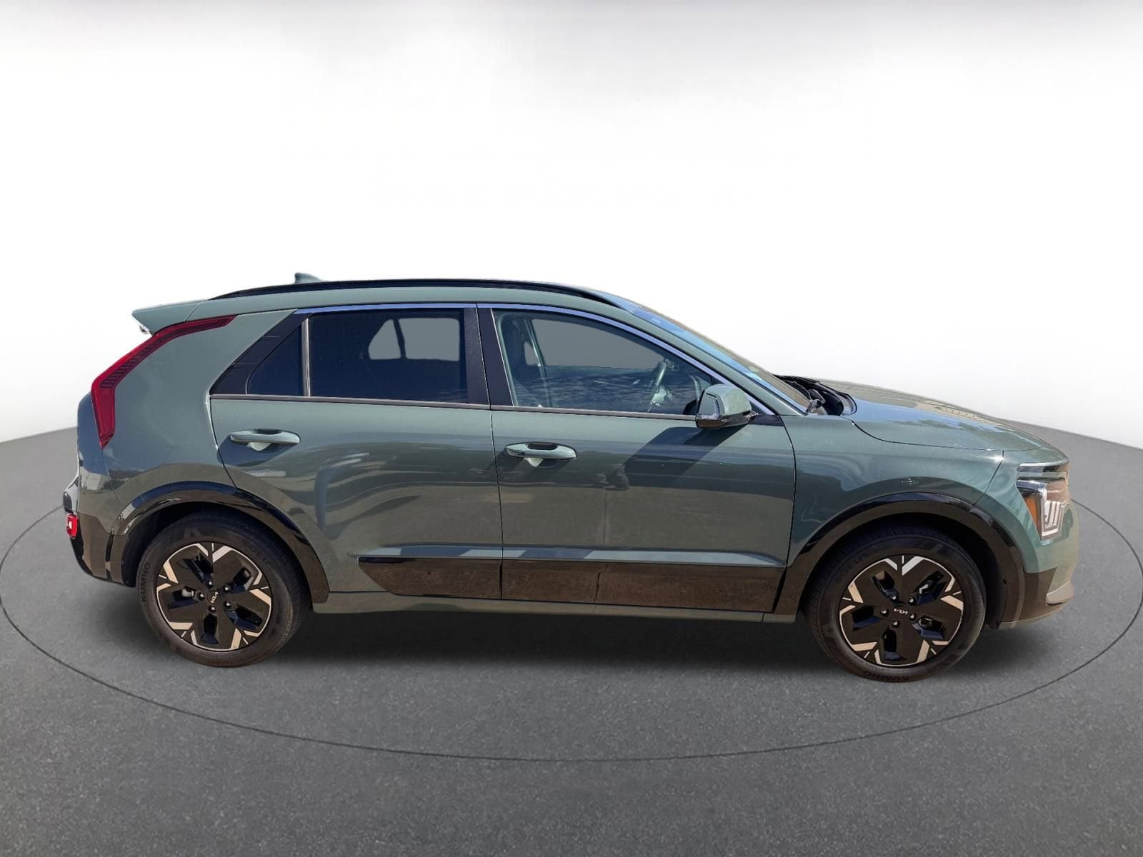 Thumbnail: 2023 Kia Niro - 5