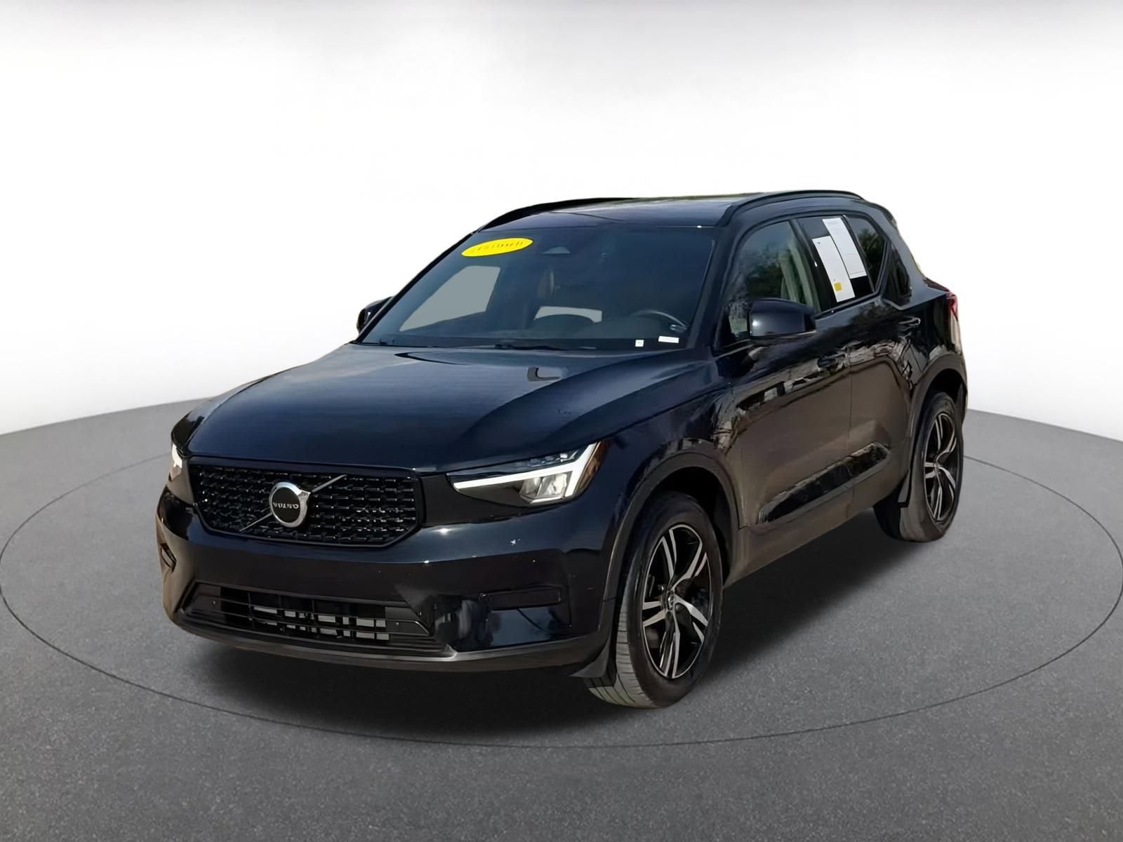 Thumbnail: 2024 Volvo XC40 - 7