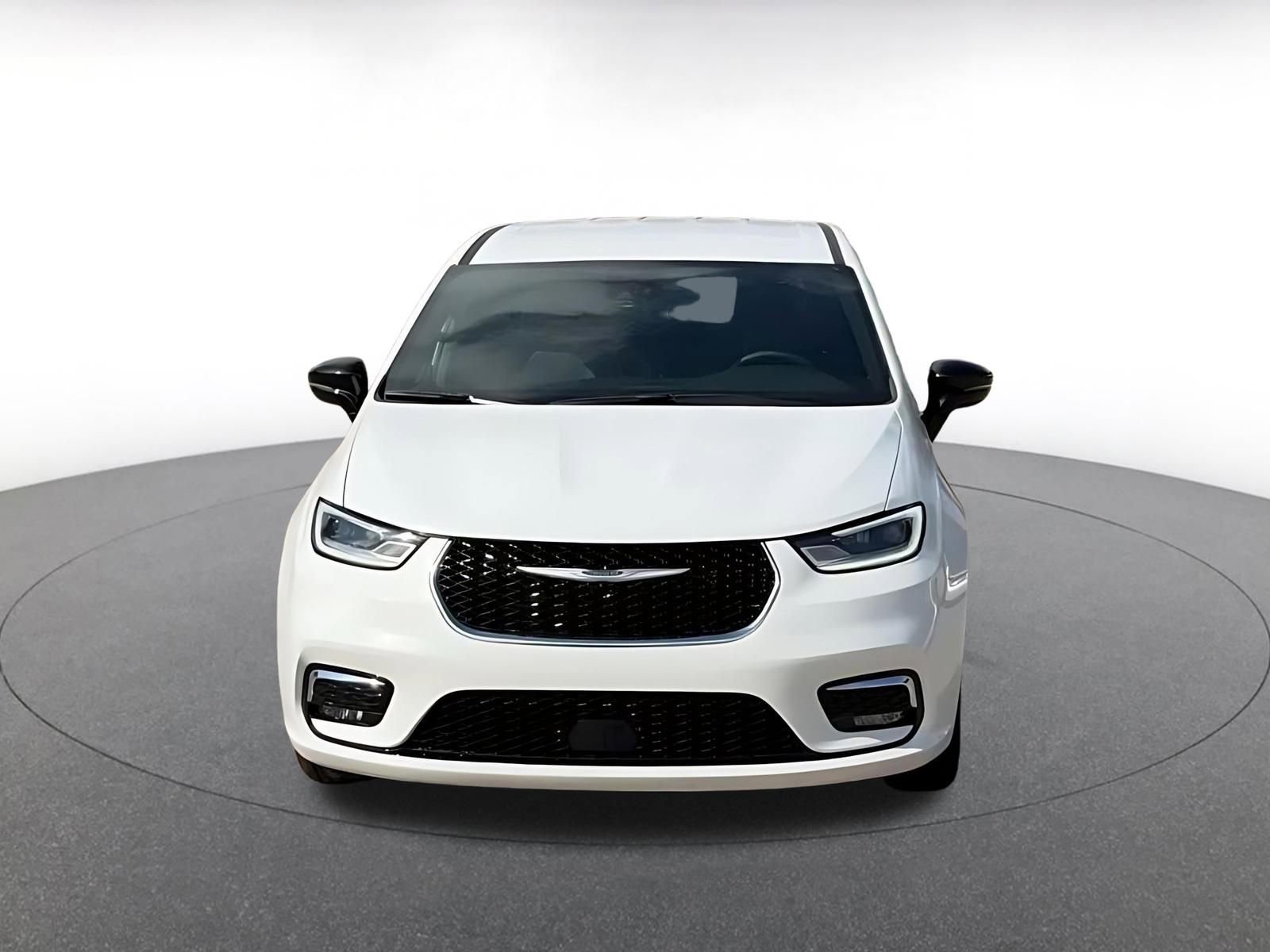 Thumbnail: 2025 Chrysler Pacifica - 4