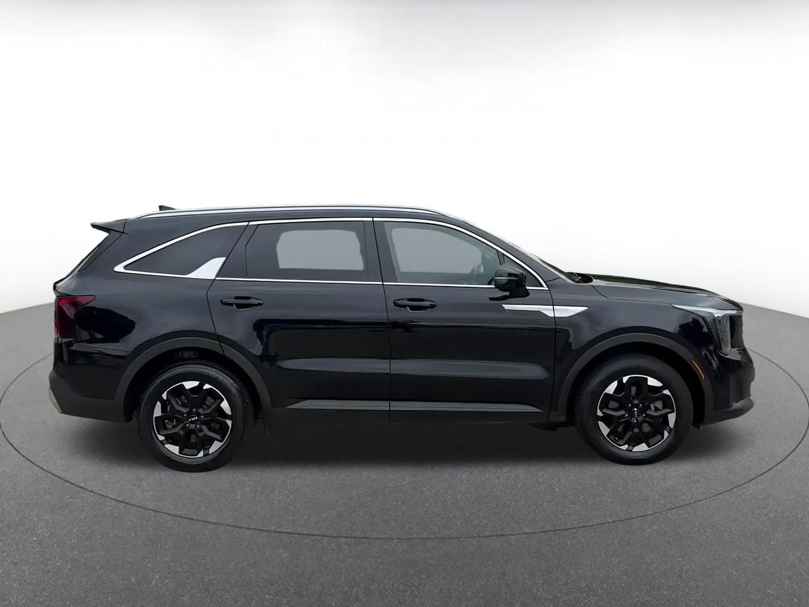2024 Kia Sorento S 16