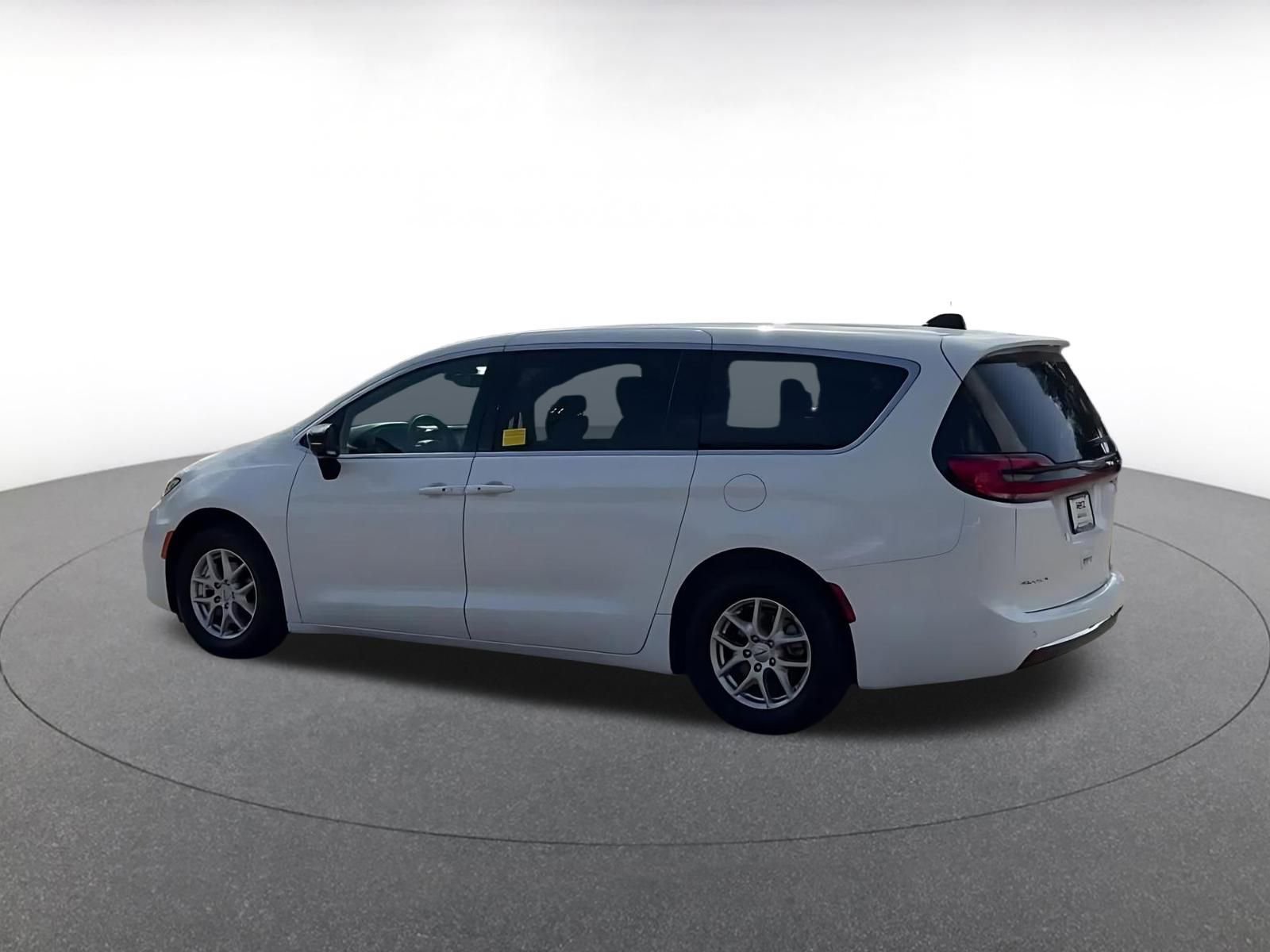 Thumbnail: 2025 Chrysler Pacifica - 10