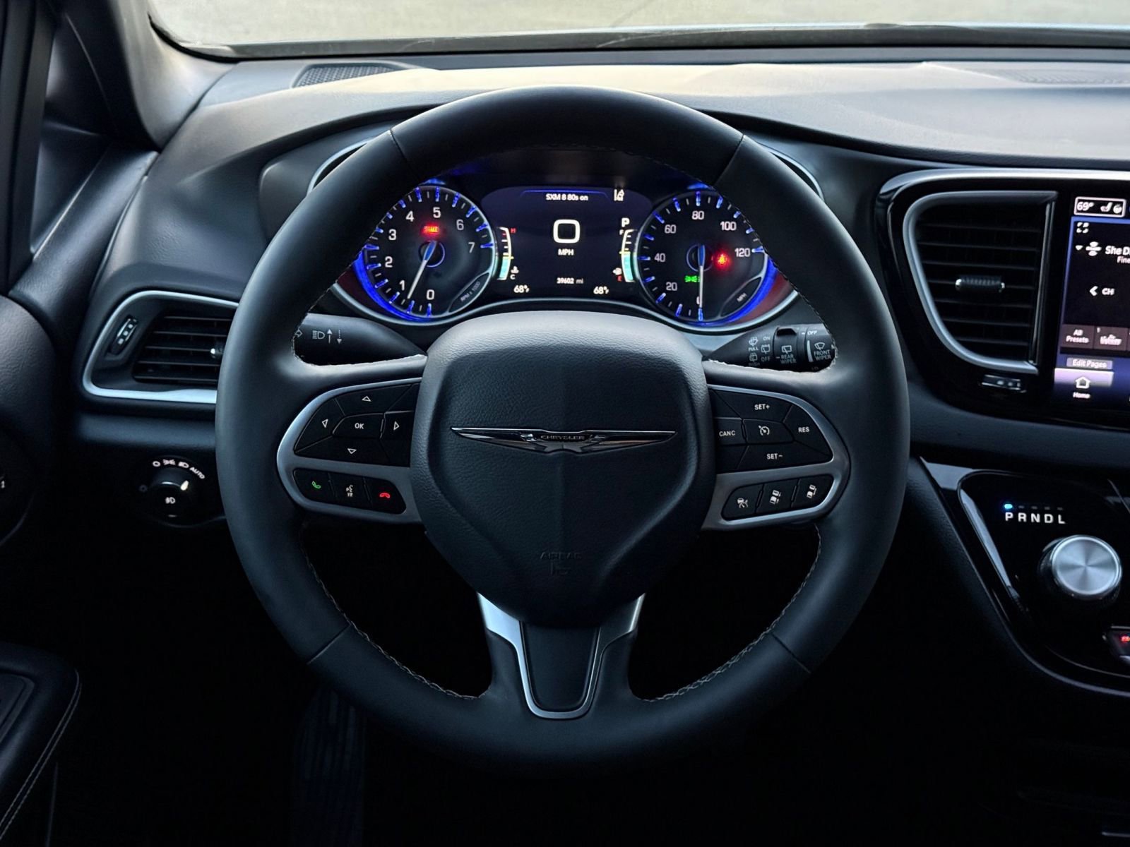 Thumbnail: 2025 Chrysler Pacifica - 30