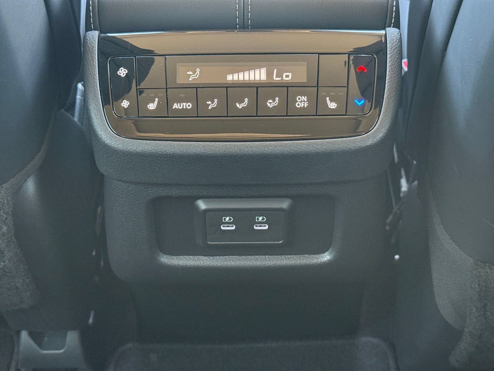 Thumbnail: 2026 INFINITI QX60 - 25