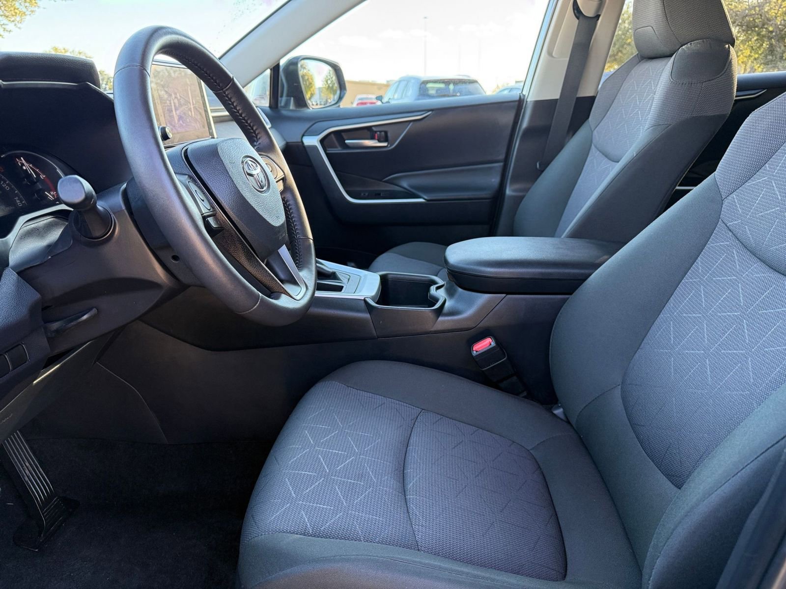 Thumbnail: 2025 Toyota RAV4 - 27