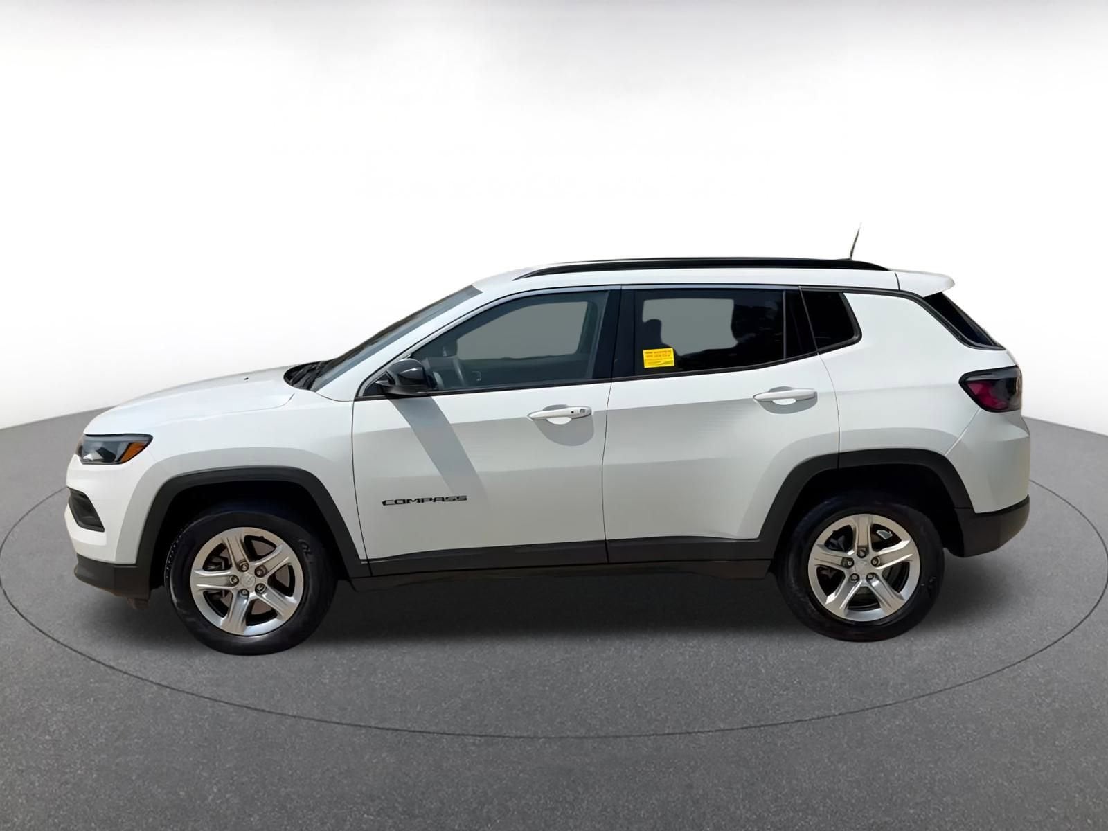 Thumbnail: 2023 Jeep Compass - 9