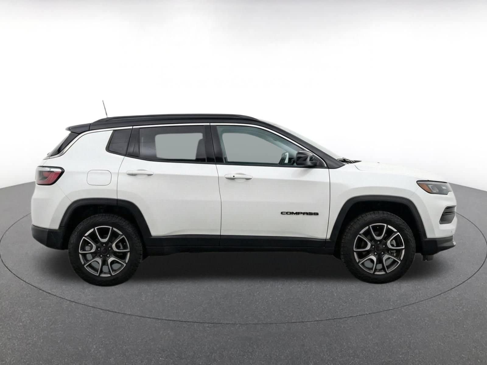 2025 Jeep Compass Trailhawk - Photo 10