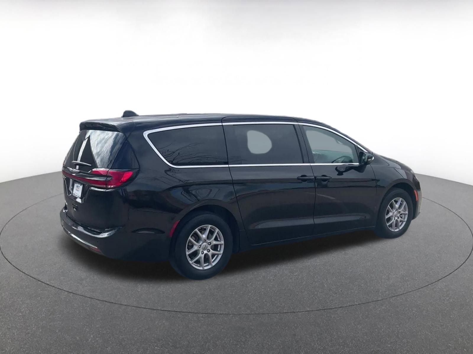 Thumbnail: 2025 Chrysler Pacifica - 15