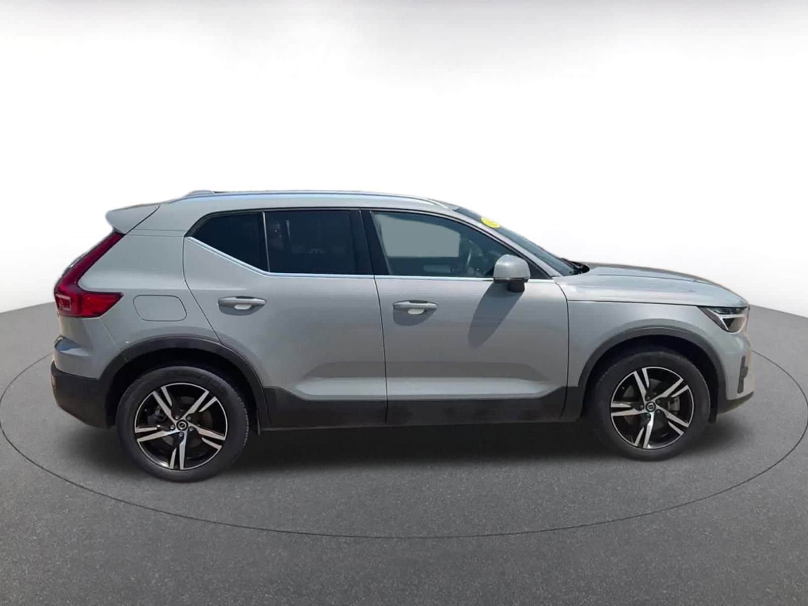 Thumbnail: 2024 Volvo XC40 - 16