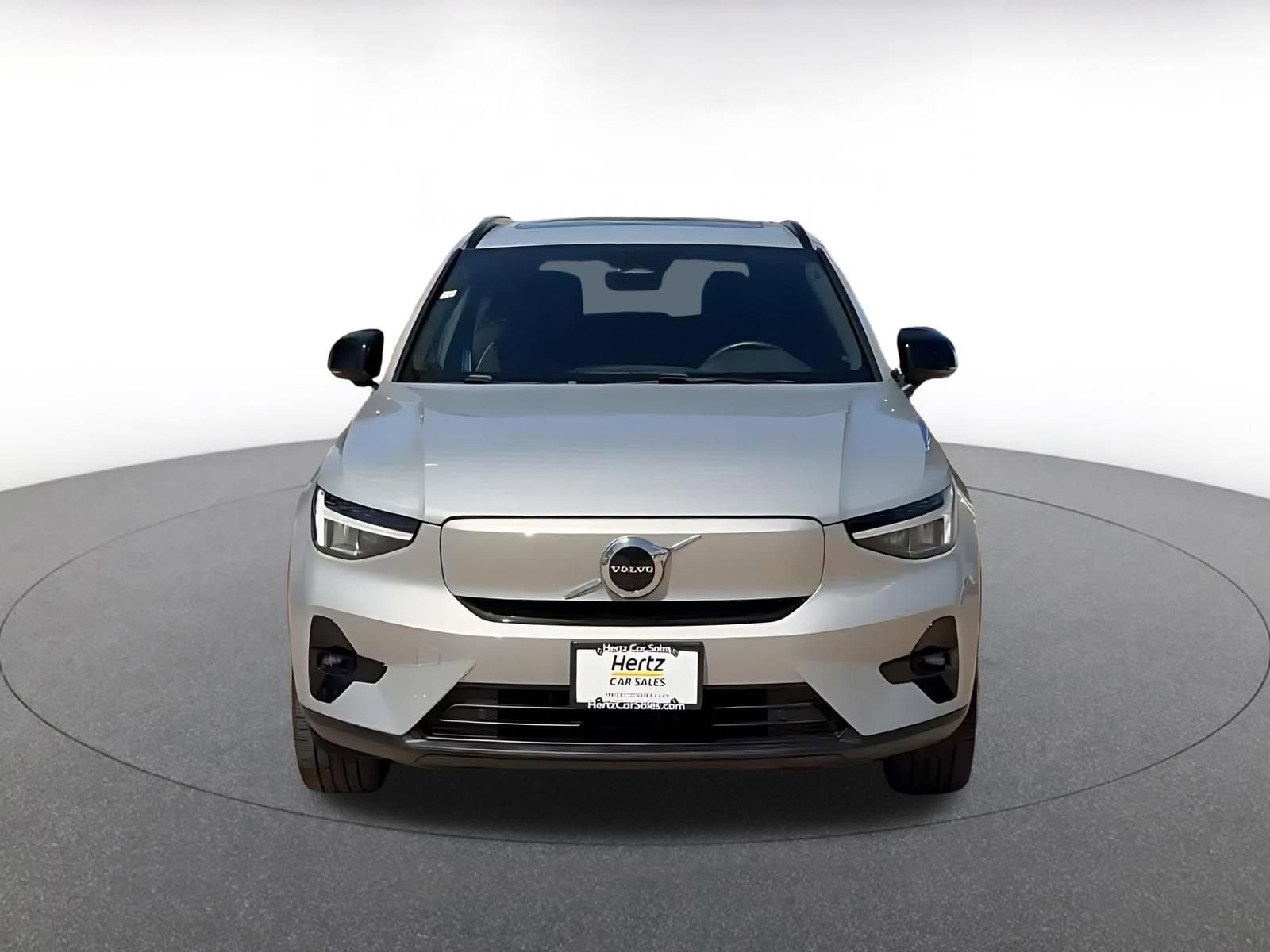 Thumbnail: 2023 Volvo XC40 - 4