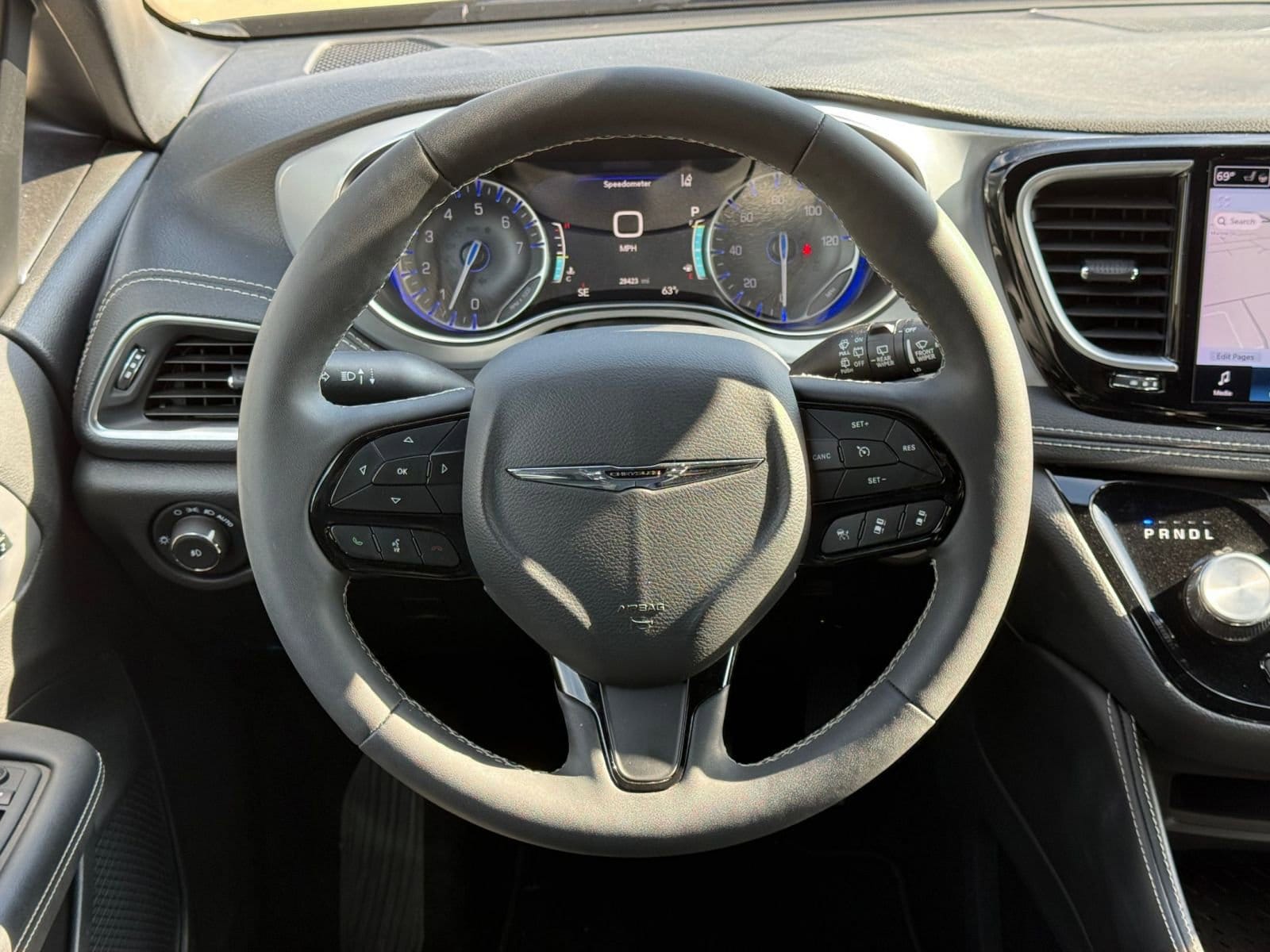 Thumbnail: 2025 Chrysler Pacifica - 31