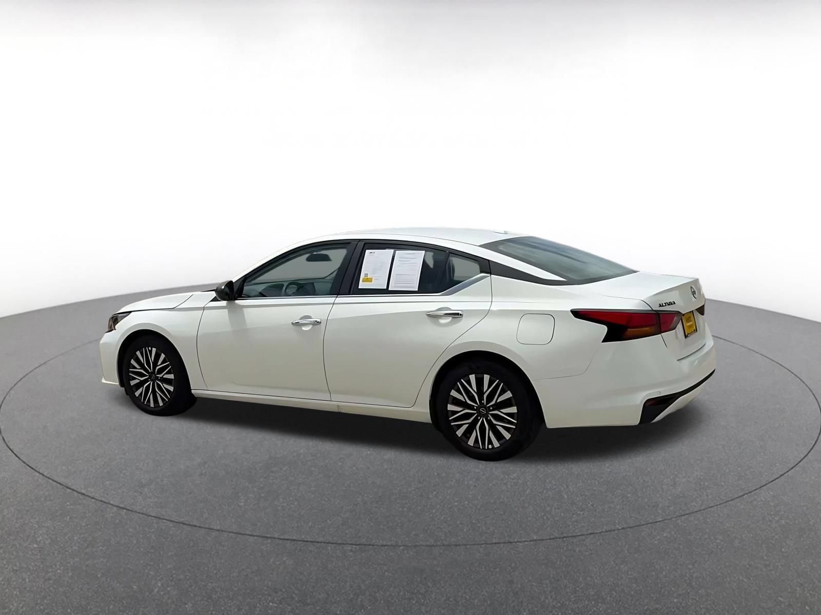 Thumbnail: 2025 Nissan Altima - 9