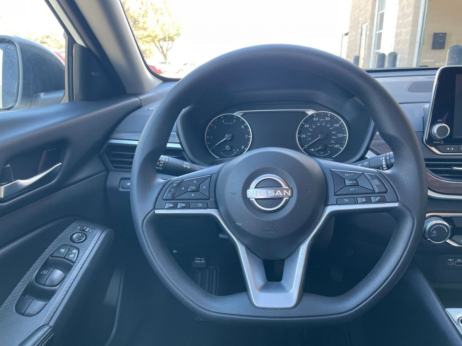 Thumbnail: 2025 Nissan Altima - 31