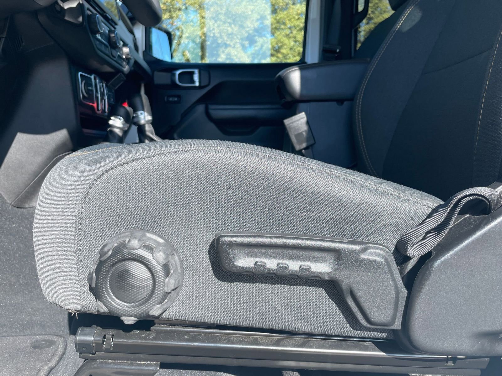 Thumbnail: 2025 Jeep Wrangler - 23